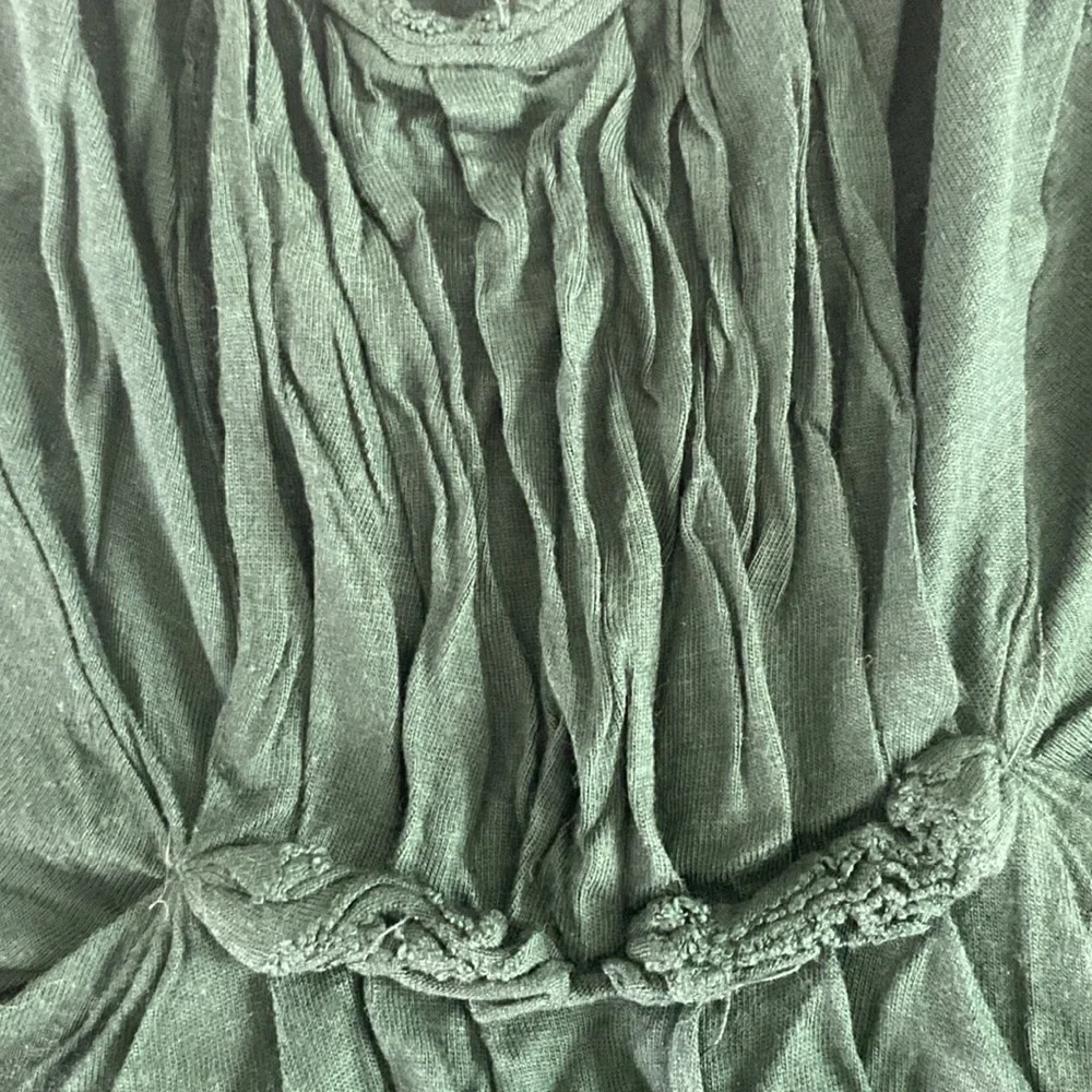 Dark green sleeveless wrinkly dress - Picture 8 of 17